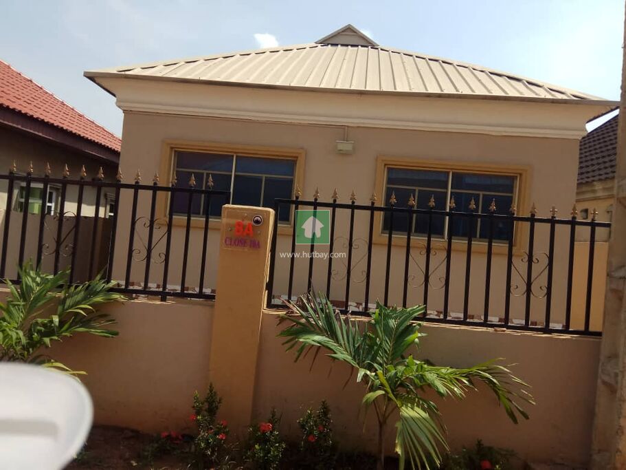 8 Bedroom House For sale at Magboro, Ogun Hutbay