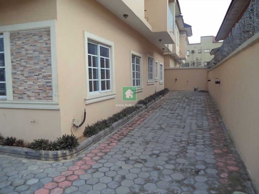 5 Bedroom Duplex For sale at Surulere, Lagos | Hutbay