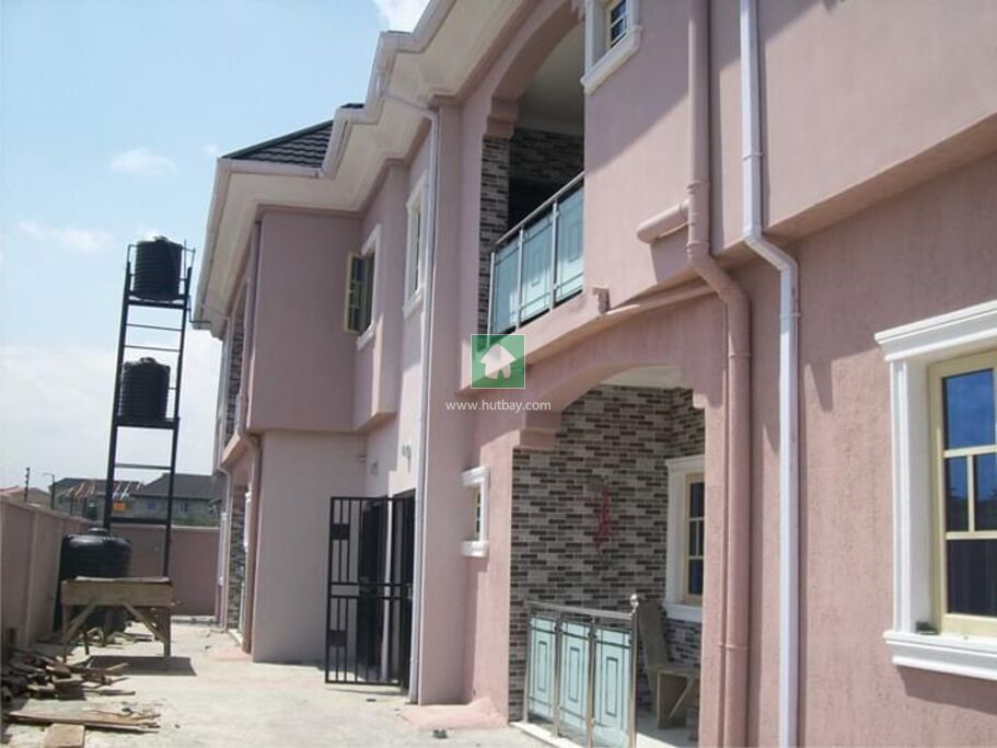 3 Bedroom House For sale at Yaba, Lagos Hutbay